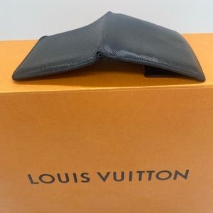 Louis Vuitton Taiga leather mens wallet